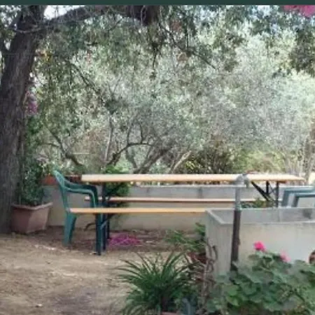 Διαμέρισμα A Stones Throw Away From Foximannana In The Foreground - *